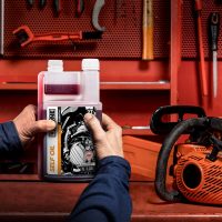 IPONE motorno ulje Self Oil 2T polusintetičko za dvotaktne motore sa dozerom i mirisom jagode – 1L - Слика 2